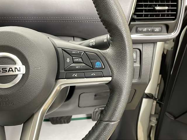 日産 セレナ ハイウェイスター V 道央・札幌 2022(令4)年 3.1万km ブリリアントホワイトパール ・4WD/・社外9インチナビ/・フルセグTV/DVD/CD/SD/BT/・アラウンドビューモニター/・両側パワースライドドア/・リヤ席モニター/・純正エンジンスターター/・デジタルインナーミラー/・ドライブレコーダー/・エマージェンシーブレーキ/・プロパイロット/・車線逸脱防止支援/・後側方衝突防止支援/・速度標識表示/・道路標識表示/・パーキングセンサー/・クロストラフィックアラート/・アイドリングストップ/・ETC/・LEDヘッドライト/・LEDフォグ/・プッシュスタート/・インテリジェントキー/・ドアバイザー/・電格ミラー