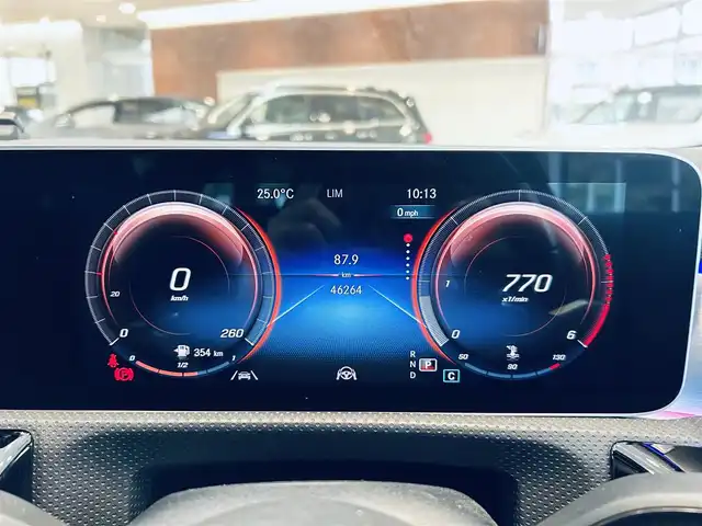 メルセデス・ベンツ ＣＬＡ２００ｄ AMGライン 大阪府 2019(令1)年 4.7万km デジタルホワイト レザーエクスクルーシブP/アドバンスドP/レーダーセーフティP/サンルーフ/HUD/ACC/赤黒革/メモリ付きパワーシート/シートヒーター/純正ナビ/ＴＶ/360度カメラ/純正18インチＡＷ/ＬＥＤヘッドライト/アンビエントライト/クリアランスソナー/ワイヤレス充電/ブラインドスポット