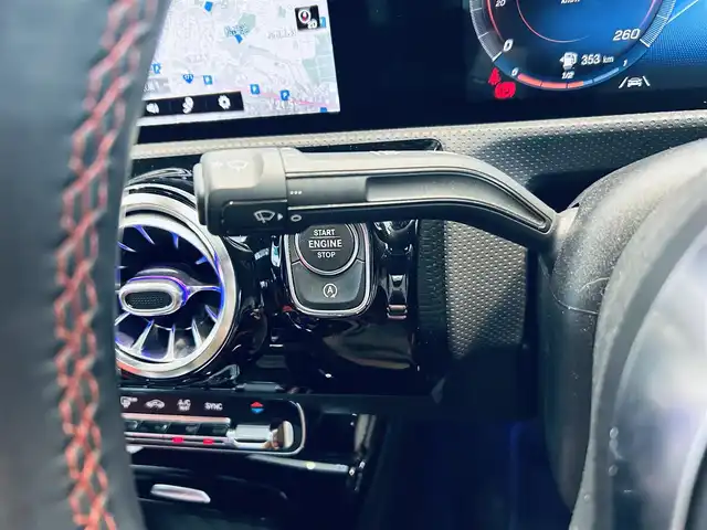 メルセデス・ベンツ ＣＬＡ２００ｄ AMGライン 大阪府 2019(令1)年 4.7万km デジタルホワイト レザーエクスクルーシブP/アドバンスドP/レーダーセーフティP/サンルーフ/HUD/ACC/赤黒革/メモリ付きパワーシート/シートヒーター/純正ナビ/ＴＶ/360度カメラ/純正18インチＡＷ/ＬＥＤヘッドライト/アンビエントライト/クリアランスソナー/ワイヤレス充電/ブラインドスポット