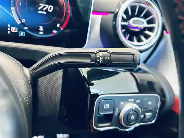 メルセデス・ベンツ ＣＬＡ２００ｄ AMGライン 大阪府 2019(令1)年 4.7万km デジタルホワイト レザーエクスクルーシブP/アドバンスドP/レーダーセーフティP/サンルーフ/HUD/ACC/赤黒革/メモリ付きパワーシート/シートヒーター/純正ナビ/ＴＶ/360度カメラ/純正18インチＡＷ/ＬＥＤヘッドライト/アンビエントライト/クリアランスソナー/ワイヤレス充電/ブラインドスポット