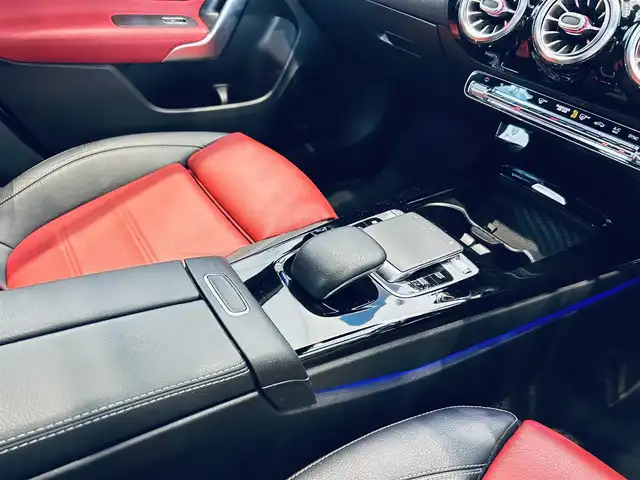 メルセデス・ベンツ ＣＬＡ２００ｄ AMGライン 大阪府 2019(令1)年 4.7万km デジタルホワイト レザーエクスクルーシブP/アドバンスドP/レーダーセーフティP/サンルーフ/HUD/ACC/赤黒革/メモリ付きパワーシート/シートヒーター/純正ナビ/ＴＶ/360度カメラ/純正18インチＡＷ/ＬＥＤヘッドライト/アンビエントライト/クリアランスソナー/ワイヤレス充電/ブラインドスポット