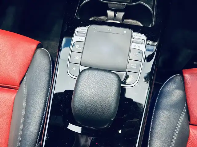 メルセデス・ベンツ ＣＬＡ２００ｄ AMGライン 大阪府 2019(令1)年 4.7万km デジタルホワイト レザーエクスクルーシブP/アドバンスドP/レーダーセーフティP/サンルーフ/HUD/ACC/赤黒革/メモリ付きパワーシート/シートヒーター/純正ナビ/ＴＶ/360度カメラ/純正18インチＡＷ/ＬＥＤヘッドライト/アンビエントライト/クリアランスソナー/ワイヤレス充電/ブラインドスポット