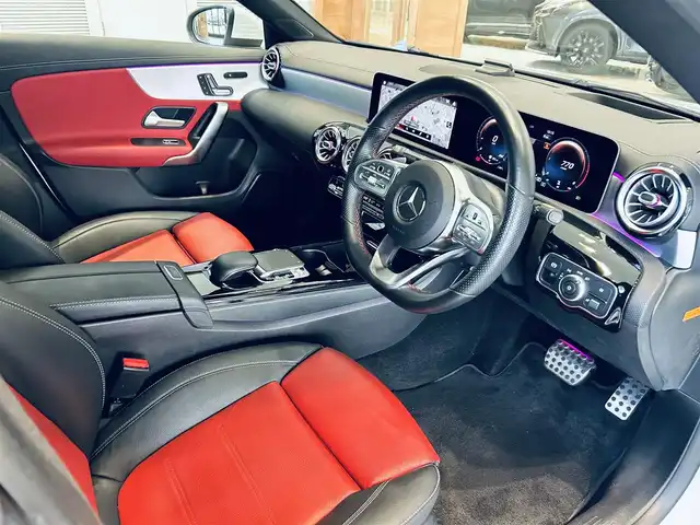 メルセデス・ベンツ ＣＬＡ２００ｄ AMGライン 大阪府 2019(令1)年 4.7万km デジタルホワイト レザーエクスクルーシブP/アドバンスドP/レーダーセーフティP/サンルーフ/HUD/ACC/赤黒革/メモリ付きパワーシート/シートヒーター/純正ナビ/ＴＶ/360度カメラ/純正18インチＡＷ/ＬＥＤヘッドライト/アンビエントライト/クリアランスソナー/ワイヤレス充電/ブラインドスポット