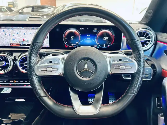 メルセデス・ベンツ ＣＬＡ２００ｄ AMGライン 大阪府 2019(令1)年 4.7万km デジタルホワイト レザーエクスクルーシブP/アドバンスドP/レーダーセーフティP/サンルーフ/HUD/ACC/赤黒革/メモリ付きパワーシート/シートヒーター/純正ナビ/ＴＶ/360度カメラ/純正18インチＡＷ/ＬＥＤヘッドライト/アンビエントライト/クリアランスソナー/ワイヤレス充電/ブラインドスポット
