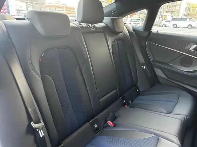 ＢＭＷ ２１８ｉ グランクーペ Mスポーツ 富山県 2022(令4)年 2.1万km グレーⅡ 純正HDDナビ/AM/FMラジオ/Bluetooth接続/AppleCarPlay/android　auto/MirrorLink/D/N席パワーシート/バックカメラ/コーナーセンサー/パーキングアシスト/衝突軽減装置/アイドリングストップ/ACC/ワイヤレス充電/ドライブレコーダー/アンビエントライト/純正18インチAW/ETC2.0/ETC