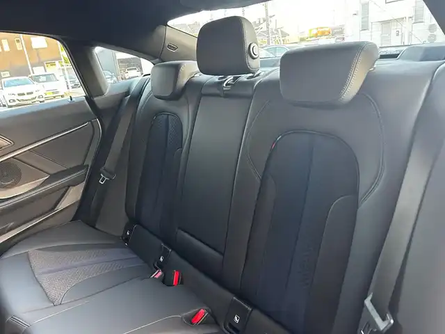 ＢＭＷ ２１８ｉ グランクーペ Mスポーツ 富山県 2022(令4)年 2.1万km グレーⅡ 純正HDDナビ/AM/FMラジオ/Bluetooth接続/AppleCarPlay/android　auto/MirrorLink/D/N席パワーシート/バックカメラ/コーナーセンサー/パーキングアシスト/衝突軽減装置/アイドリングストップ/ACC/ワイヤレス充電/ドライブレコーダー/アンビエントライト/純正18インチAW/ETC2.0/ETC