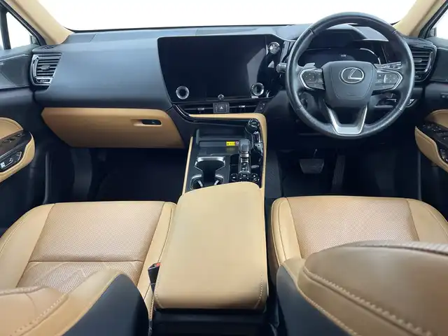 レクサス ＮＸ 350h バージョンL 鹿児島県 2023(令5)年 6.2万km ソニッククォーツ サンルーフ/純正ナビ付ディスプレイオーディオ/（Bluetooth/フルセグTV）/パノラミックビューモニター/マークレビンソンプレミアムサウンド/レザーシート/パワーシート/シートヒーター/メモリシート(D)/電動リアゲート/電動サイドブレーキ/オートホールド/ビルトインETC2.0/BSM/ビルドインETC/WCO/SPORT/EVモード/革巻きステアリング/ステアリングスイッチ/パドルシフト/Autoライト/前後ドライブレコーダー/三眼LEDヘッドライト/デジタルインナーミラー/フォグ/クリアランスソナー/シーケンシャルウィンカー/ヘッドアップディスプレイ/電動格納ミラー/ウィンカーミラー/スマートキー/スペアキー(2本)/プッシュスタートボタン/純正フロアマット/純正アルミホイール