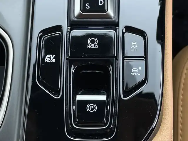 レクサス ＮＸ 350h バージョンL 鹿児島県 2023(令5)年 6.2万km ソニッククォーツ サンルーフ/純正ナビ付ディスプレイオーディオ/（Bluetooth/フルセグTV）/パノラミックビューモニター/マークレビンソンプレミアムサウンド/レザーシート/パワーシート/シートヒーター/メモリシート(D)/電動リアゲート/電動サイドブレーキ/オートホールド/ビルトインETC2.0/BSM/ビルドインETC/WCO/SPORT/EVモード/革巻きステアリング/ステアリングスイッチ/パドルシフト/Autoライト/前後ドライブレコーダー/三眼LEDヘッドライト/デジタルインナーミラー/フォグ/クリアランスソナー/シーケンシャルウィンカー/ヘッドアップディスプレイ/電動格納ミラー/ウィンカーミラー/スマートキー/スペアキー(2本)/プッシュスタートボタン/純正フロアマット/純正アルミホイール