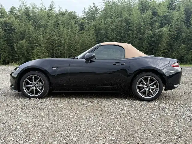 マツダ ロードスター S レザーパッケージ Vセレクション 兵庫県 2024(令6)年 0.2万km ジェットブラックマイカ 純正ナビ（SD欠）/バックカメラ/フルセグTV/BSM/オートハイビーム/パーキングセンサー/BOSEサウンドシステム/ベージュレザーシート/両前シートヒーター/ベージュ幌/純正16インチAW/LEDヘッドライト/AUTOライト/ETC