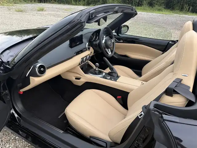 マツダ ロードスター S レザーパッケージ Vセレクション 兵庫県 2024(令6)年 0.2万km ジェットブラックマイカ 純正ナビ（SD欠）/バックカメラ/フルセグTV/BSM/オートハイビーム/パーキングセンサー/BOSEサウンドシステム/ベージュレザーシート/両前シートヒーター/ベージュ幌/純正16インチAW/LEDヘッドライト/AUTOライト/ETC