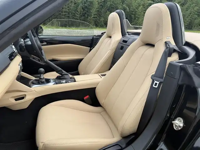 マツダ ロードスター S レザーパッケージ Vセレクション 兵庫県 2024(令6)年 0.2万km ジェットブラックマイカ 純正ナビ（SD欠）/バックカメラ/フルセグTV/BSM/オートハイビーム/パーキングセンサー/BOSEサウンドシステム/ベージュレザーシート/両前シートヒーター/ベージュ幌/純正16インチAW/LEDヘッドライト/AUTOライト/ETC