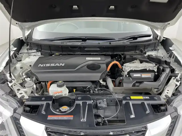 日産 エクストレイル ハイブリッド 20Xi 大分県 2019(令1)年 3.9万km ブリリアントホワイトパール 4WD/純正8インチメモリナビ/(CD/DVD/BT/フルセグTV)/全方位カメラ/バックカメラ/カプロンシート/シートヒーター/スマートキー/プッシュスタート/ETC/電格ミラー/ウィンカーミラー/ミラーヒーター/オートライト/フォグランプ/LEDヘッドライト/プロパイロッド/レーダークルーズコントロール/革巻きステアリング/ステアリングスイッチ/デジタルインナーミラー/オートブレーキホールド/純正17インチアルミホイール/純正フロアマット