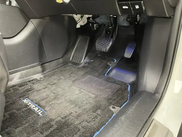 日産 エクストレイル ハイブリッド 20Xi 大分県 2019(令1)年 3.9万km ブリリアントホワイトパール 4WD/純正8インチメモリナビ/(CD/DVD/BT/フルセグTV)/全方位カメラ/バックカメラ/カプロンシート/シートヒーター/スマートキー/プッシュスタート/ETC/電格ミラー/ウィンカーミラー/ミラーヒーター/オートライト/フォグランプ/LEDヘッドライト/プロパイロッド/レーダークルーズコントロール/革巻きステアリング/ステアリングスイッチ/デジタルインナーミラー/オートブレーキホールド/純正17インチアルミホイール/純正フロアマット