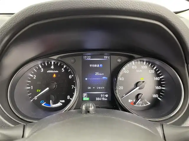 日産 エクストレイル ハイブリッド 20Xi 大分県 2019(令1)年 3.9万km ブリリアントホワイトパール 4WD/純正8インチメモリナビ/(CD/DVD/BT/フルセグTV)/全方位カメラ/バックカメラ/カプロンシート/シートヒーター/スマートキー/プッシュスタート/ETC/電格ミラー/ウィンカーミラー/ミラーヒーター/オートライト/フォグランプ/LEDヘッドライト/プロパイロッド/レーダークルーズコントロール/革巻きステアリング/ステアリングスイッチ/デジタルインナーミラー/オートブレーキホールド/純正17インチアルミホイール/純正フロアマット