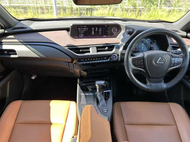 レクサス ＵＸ 250h ブラウンエディション 熊本県 2020(令2)年 2.3万km アンバークリスタルシャイン サンルーフ/革シート/ワンオーナー/プッシュスタート/純正ナビ/（CD・DVD・フルセグTV・BTオーディオ・SD）/全方位カメラ/ビルトインETC/純正18インチAW/レーダークルーズ/前席パワーシート・右前席シートメモリー/前席シートヒーター/ステアリングヒーター/パワーバックドア/LEDヘッドライト/オートライト/フォグライト/前後コーナーセンサー/横滑り防止装置/ウィンカーミラー/純正フロアマット/純正ドアバイザー/新車保証書/取扱説明書/スマートスペアキー×1本/カード型キー×1本