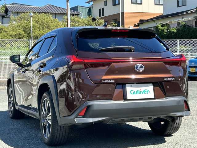 レクサス ＵＸ 250h ブラウンエディション 熊本県 2020(令2)年 2.3万km アンバークリスタルシャイン サンルーフ/革シート/ワンオーナー/プッシュスタート/純正ナビ/（CD・DVD・フルセグTV・BTオーディオ・SD）/全方位カメラ/ビルトインETC/純正18インチAW/レーダークルーズ/前席パワーシート・右前席シートメモリー/前席シートヒーター/ステアリングヒーター/パワーバックドア/LEDヘッドライト/オートライト/フォグライト/前後コーナーセンサー/横滑り防止装置/ウィンカーミラー/純正フロアマット/純正ドアバイザー/新車保証書/取扱説明書/スマートスペアキー×1本/カード型キー×1本