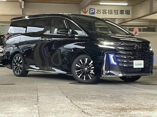 トヨタ ヴェルファイア ハイブリット エグゼクティブ ラウンジ 愛知県 2025(令7)年 0.3万km ブラック 左右独立ムーンルーフ/JBLサウンドシステム/純正ディスプレイオーディオ/・Apple car play/Android Auto/・FM/AM/Bluetooth/フルセグTV/・全方位カメラ/レザーシート/・快適温熱シート/シートベンチレーション(2列目まで)/・運転席メモリー付きパワーシート(2列目まで)/・リラクゼーションシート(2列目)/デジタルインナーミラー/純正フリップダウンモニター/置くだけ充電/ヘッドアップディスプレイ/リヤマルチオペレーションパネル/レーダークルーズコントロール/パワーバックドア/AC100Vコンセント/ユニバーサルステップ/パドルシフト/オートホールド/電動パーキングブレーキ/スマートキー×２/ToyotaSafety Sense/・PCS(プリクラッシュセーフティ)/・LDA(レーンディパーチャーアラート)/・PDA(プロアクティブドライビングアシスト)/・トヨタチームメイトアドバンストパーク