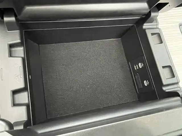 マツダ ＣＸ－６０ 25S Lパッケージ 宮崎県 2023(令5)年 3.9万km ロジウムホワイトプレミアムメタリック 純正SDナビ/BOSEプレミアムサウンド/フルセグTV/全方位カメラ/パドルシフト/追従クルーズコントロール/前席シートヒーター/前席パワーシート/D席メモリーシート/電動チルトステア/ステアリングヒーター/TCS/i-stop/コーナーセンサー/CTS/車間制御/標識連動車速/純正フロアマット/ドアバイザー/標識認識システム/BSM/車線逸脱警報/ディスタンススピードアラート/LKA/スマートブレーキサポート/前後誤発信抑制制御/ロードキープアシスト/側方危険回避アシスト/ドライバー異常時対応システム/前後ドライブレコーダー