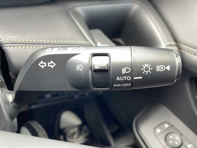 日産 セレナ e－パワー ハイウェイスター V 兵庫県 2023(令5)年 2.8万km ダイヤモンドブラック ワンオーナー/保証書・取説・有/純正メモリーナビ・フルセグ・BT・FM・AM・HDMI/バックカメラ/全周囲カメラ/ETC2.0/プロパイロット/追尾機能付きクルーズコントロール/車線逸脱防止支援システム/衝突被害軽減ブレーキ/クリアランスソナー/踏み間違え防止システム/パーキングブレーキサポート/ロードサインアシスト/ブラインドスポットミラー/両側パワースライドドア/ワイヤレス充電器/電動パーキングブレーキ/ブレーキホールド/革調シートカバー/プッシュスタート/スマートキー×2/純正フロアマット/純正アルミホイール/純正フロントスポイラー