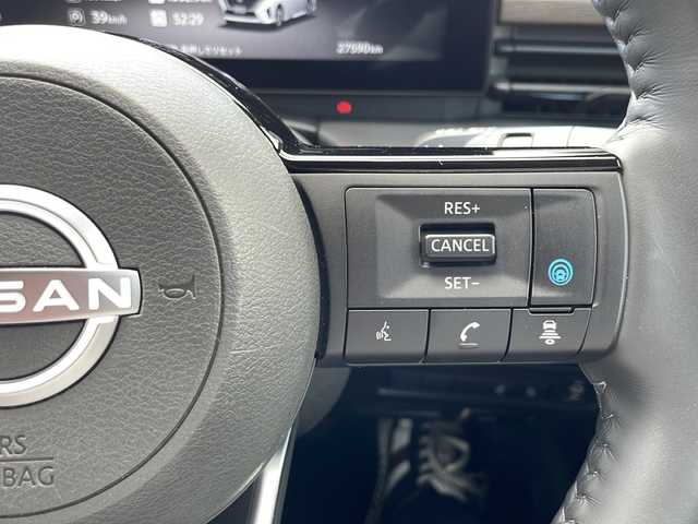 日産 セレナ e－パワー ハイウェイスター V 兵庫県 2023(令5)年 2.8万km ダイヤモンドブラック ワンオーナー/保証書・取説・有/純正メモリーナビ・フルセグ・BT・FM・AM・HDMI/バックカメラ/全周囲カメラ/ETC2.0/プロパイロット/追尾機能付きクルーズコントロール/車線逸脱防止支援システム/衝突被害軽減ブレーキ/クリアランスソナー/踏み間違え防止システム/パーキングブレーキサポート/ロードサインアシスト/ブラインドスポットミラー/両側パワースライドドア/ワイヤレス充電器/電動パーキングブレーキ/ブレーキホールド/革調シートカバー/プッシュスタート/スマートキー×2/純正フロアマット/純正アルミホイール/純正フロントスポイラー