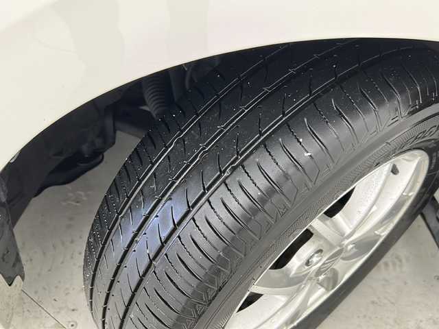 トヨタ ヴォクシー ハイブリッド V 宮城県 2014(平26)年 7.4万km ホワイトパールクリスタルシャイン 禁煙車/純正フリップダウンモニター/純正9インチナビ/・CD.DVD.SD.BT/フルセグTVバックモニター/両側パワースライドドア/クルーズコントロール/前席シートヒーター/LEDヘッドライト/フォグランプ/ビルトインETC/置くだけ充電/ステアリングスイッチ/アイドリングストップ/横滑り防止装置/純正フロアマット/社外15インチアルミホイール