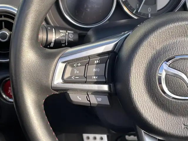 マツダ ロードスター RS 愛知県 2016(平28)年 3.8万km クリスタルホワイトパールマイカ HKS LEGAMAX マフラー装着車/・マツダコネクトメモリーナビ/・フルセグテレビ/・CD/DVD再生機能/・Bluetooth/USB/AUX接続機能/・バックカメラ/・ETC/・純正レカロシート/・シートヒーター（運転席・助手席）/・純正フロアマット/・純正16インチアルミホイール/・純正LEDヘッドライト/・オートライト/・衝突軽減ブレーキ/・レーンキープアシスト/・社外ドライブレコーダー/・純正ビルシュタインサスペンション/・HKS LEGAMAXマフラー/・スマートキー/・オートエアコン