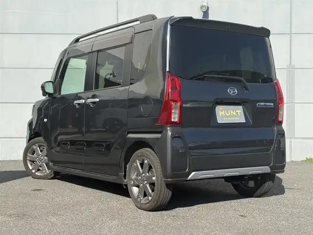 ダイハツ タント ファンクロスターボ 千葉県 2023(令5)年 0.7万km クロムグレーメタリック スマートアシスト３/・衝突軽減ブレーキ/レーンキープアシスト/・レーダークルーズコントロール/オートハイビーム/・クリアランスソナー/踏み間違い防止/・標識認識/先行車発進お知らせ/純正10インチナビ(NMZN-Z73DS)/・フルセグ/BT/DVD/CD/全方位カメラ/ステアリングスイッチ/ETC/両側パワースライドドア/シートヒーター(D/N席)/LEDヘッドライト/オートライト/フォグライト/ルーフレール/純正15インチAW/スマートキー/プッシュスタート/純正フロアマット