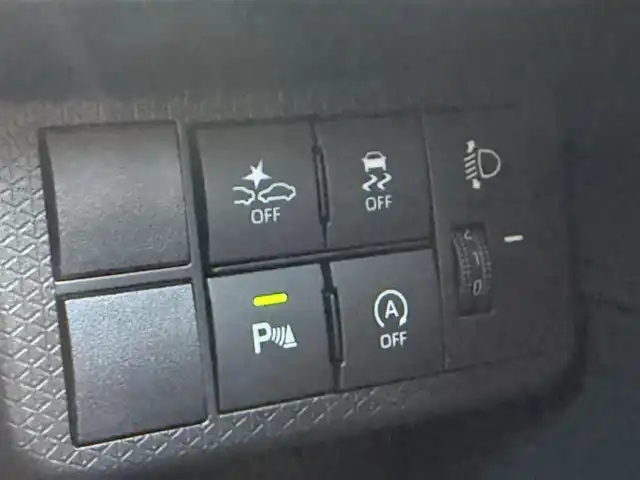 ダイハツ タント ファンクロスターボ 千葉県 2023(令5)年 0.7万km クロムグレーメタリック スマートアシスト３/・衝突軽減ブレーキ/レーンキープアシスト/・レーダークルーズコントロール/オートハイビーム/・クリアランスソナー/踏み間違い防止/・標識認識/先行車発進お知らせ/純正10インチナビ(NMZN-Z73DS)/・フルセグ/BT/DVD/CD/全方位カメラ/ステアリングスイッチ/ETC/両側パワースライドドア/シートヒーター(D/N席)/LEDヘッドライト/オートライト/フォグライト/ルーフレール/純正15インチAW/スマートキー/プッシュスタート/純正フロアマット