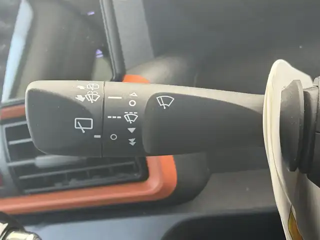 ダイハツ タント ファンクロスターボ 千葉県 2023(令5)年 0.7万km クロムグレーメタリック スマートアシスト３/・衝突軽減ブレーキ/レーンキープアシスト/・レーダークルーズコントロール/オートハイビーム/・クリアランスソナー/踏み間違い防止/・標識認識/先行車発進お知らせ/純正10インチナビ(NMZN-Z73DS)/・フルセグ/BT/DVD/CD/全方位カメラ/ステアリングスイッチ/ETC/両側パワースライドドア/シートヒーター(D/N席)/LEDヘッドライト/オートライト/フォグライト/ルーフレール/純正15インチAW/スマートキー/プッシュスタート/純正フロアマット