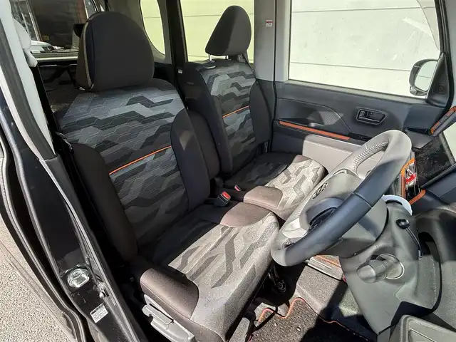 ダイハツ タント ファンクロスターボ 千葉県 2023(令5)年 0.7万km クロムグレーメタリック スマートアシスト３/・衝突軽減ブレーキ/レーンキープアシスト/・レーダークルーズコントロール/オートハイビーム/・クリアランスソナー/踏み間違い防止/・標識認識/先行車発進お知らせ/純正10インチナビ(NMZN-Z73DS)/・フルセグ/BT/DVD/CD/全方位カメラ/ステアリングスイッチ/ETC/両側パワースライドドア/シートヒーター(D/N席)/LEDヘッドライト/オートライト/フォグライト/ルーフレール/純正15インチAW/スマートキー/プッシュスタート/純正フロアマット