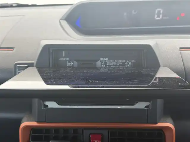 ダイハツ タント ファンクロスターボ 千葉県 2023(令5)年 0.7万km クロムグレーメタリック スマートアシスト３/・衝突軽減ブレーキ/レーンキープアシスト/・レーダークルーズコントロール/オートハイビーム/・クリアランスソナー/踏み間違い防止/・標識認識/先行車発進お知らせ/純正10インチナビ(NMZN-Z73DS)/・フルセグ/BT/DVD/CD/全方位カメラ/ステアリングスイッチ/ETC/両側パワースライドドア/シートヒーター(D/N席)/LEDヘッドライト/オートライト/フォグライト/ルーフレール/純正15インチAW/スマートキー/プッシュスタート/純正フロアマット