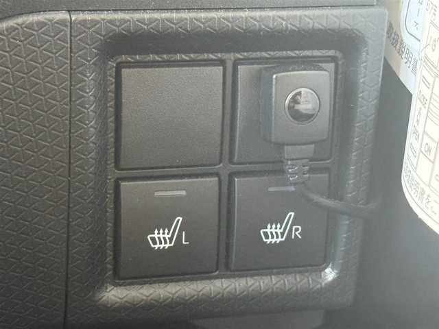 ダイハツ タント ファンクロスターボ 千葉県 2023(令5)年 0.7万km クロムグレーメタリック スマートアシスト３/・衝突軽減ブレーキ/レーンキープアシスト/・レーダークルーズコントロール/オートハイビーム/・クリアランスソナー/踏み間違い防止/・標識認識/先行車発進お知らせ/純正10インチナビ(NMZN-Z73DS)/・フルセグ/BT/DVD/CD/全方位カメラ/ステアリングスイッチ/ETC/両側パワースライドドア/シートヒーター(D/N席)/LEDヘッドライト/オートライト/フォグライト/ルーフレール/純正15インチAW/スマートキー/プッシュスタート/純正フロアマット