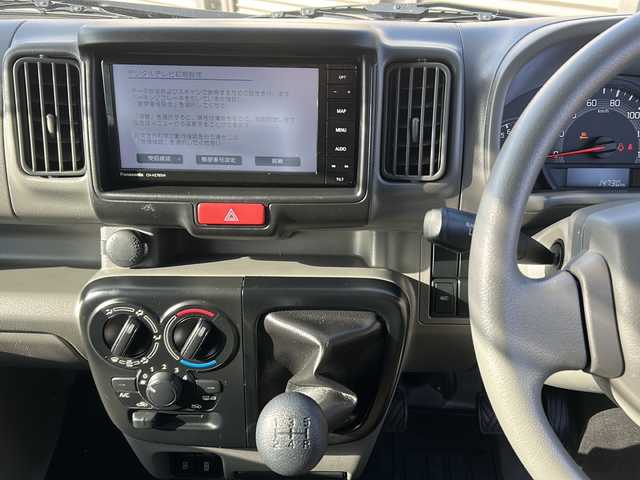 スズキ エブリイ PC 千葉県 2023(令5)年 1.5万km シルキーシルバーメタリック 4WD/社外ナビ/CD/DVD/Bluetooth/フルセグTV/バックカメラ/ETC/ドライブレコーダー/衝突被害軽減ブレーキ/オートハイビーム/リモコンキー/スペアキー(板)/純正フロアマット