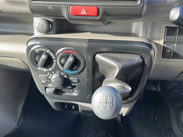 スズキ エブリイ PC 千葉県 2023(令5)年 1.5万km シルキーシルバーメタリック 4WD/社外ナビ/CD/DVD/Bluetooth/フルセグTV/バックカメラ/ETC/ドライブレコーダー/衝突被害軽減ブレーキ/オートハイビーム/リモコンキー/スペアキー(板)/純正フロアマット