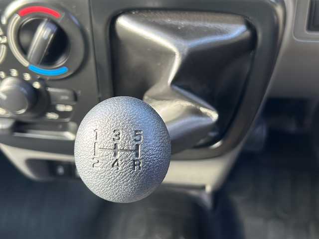 スズキ エブリイ PC 千葉県 2023(令5)年 1.5万km シルキーシルバーメタリック 4WD/社外ナビ/CD/DVD/Bluetooth/フルセグTV/バックカメラ/ETC/ドライブレコーダー/衝突被害軽減ブレーキ/オートハイビーム/リモコンキー/スペアキー(板)/純正フロアマット