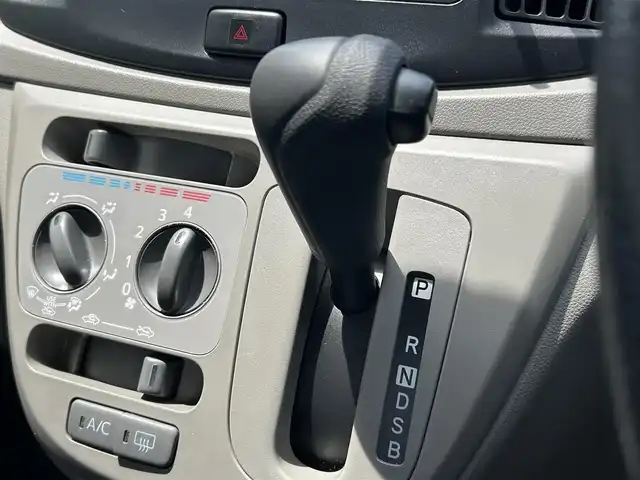 ダイハツ ミラ イース L SA 滋賀県 2015(平27)年 5.7万km パールホワイトⅢ ガソリン/2WD(FF)/CVT/純正カーオーディオ/(FM/AM/CD/AUX)/前ドライブレコーダー/積込夏タイヤ(キャップホイール付き)/プリクラッシュブレーキアシスト	/踏み間違い防止アシスト	/ハロゲンライト/ヘッドライトライトレベリング/マニュアルエアコン/リモコンキー/社外フロアマット/ドアバイザー/社外スマホホルダー/パワーウィンドウ/パワーステアリング
