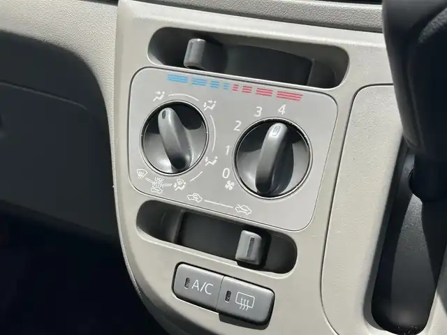 ダイハツ ミラ イース L SA 滋賀県 2015(平27)年 5.7万km パールホワイトⅢ ガソリン/2WD(FF)/CVT/純正カーオーディオ/(FM/AM/CD/AUX)/前ドライブレコーダー/積込夏タイヤ(キャップホイール付き)/プリクラッシュブレーキアシスト	/踏み間違い防止アシスト	/ハロゲンライト/ヘッドライトライトレベリング/マニュアルエアコン/リモコンキー/社外フロアマット/ドアバイザー/社外スマホホルダー/パワーウィンドウ/パワーステアリング