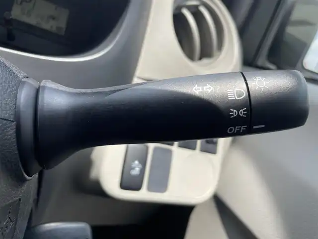 ダイハツ ミラ イース L SA 滋賀県 2015(平27)年 5.7万km パールホワイトⅢ ガソリン/2WD(FF)/CVT/純正カーオーディオ/(FM/AM/CD/AUX)/前ドライブレコーダー/積込夏タイヤ(キャップホイール付き)/プリクラッシュブレーキアシスト	/踏み間違い防止アシスト	/ハロゲンライト/ヘッドライトライトレベリング/マニュアルエアコン/リモコンキー/社外フロアマット/ドアバイザー/社外スマホホルダー/パワーウィンドウ/パワーステアリング