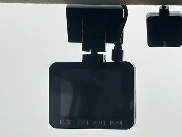 スズキ ハスラー HYBRID X 群馬県 2022(令4)年 2.6万km アクティブイエロー/ホワイト2トーンルーフ ナビ　バックカメラ　シートヒーター　ＥＴＣ　革巻きステアリング　ステアリングスイッチ　ＬＥＤライト　オートマチックハイビーム　衝突被害軽減ブレーキ　レーンアシスト　スマートキー　プッシュスタート　禁煙