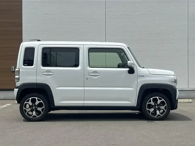 スズキ ハスラー HYBRID X 秋田県 2020(令2)年 3.3万km ピュアホワイトP ４WD/LEDヘッドライト/衝突軽減システム/純正アルミ/スマートキー/アイドリングストップ/プッシュスタート/レーンキープアシスト/コーナーセンサー/ダウンヒルアシストコントロール/ステアリングスイッチ/ETC/純正フロアマット/純正ドアバイザー/オートライト/オートエアコン/パワーステアリング/パワーウィンドウ/横滑り防止/盗難防止装置/電動格納ウィンカーミラー/保証書/取扱説明書/記録簿