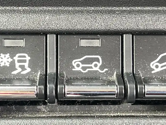 スズキ ハスラー HYBRID X 秋田県 2020(令2)年 3.3万km ピュアホワイトP ４WD/LEDヘッドライト/衝突軽減システム/純正アルミ/スマートキー/アイドリングストップ/プッシュスタート/レーンキープアシスト/コーナーセンサー/ダウンヒルアシストコントロール/ステアリングスイッチ/ETC/純正フロアマット/純正ドアバイザー/オートライト/オートエアコン/パワーステアリング/パワーウィンドウ/横滑り防止/盗難防止装置/電動格納ウィンカーミラー/保証書/取扱説明書/記録簿