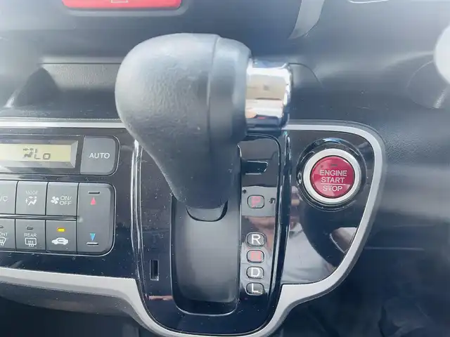 ホンダ Ｎ ＢＯＸ カスタム G Lパッケージ 熊本県 2013(平25)年 17.4万km クリスタルブラックパール 社外ナビ/・AM/FM/CD/DVD/・フルセグTV/・バックカメラ/片側パワースライドドア/横滑り防止装置/ステアリングスイッチ/オートライト/フォグランプ/電動格納ミラー/ウインカーミラー/ドアバイザー/純正フロアマット/純正アルミホイール/プッシュスタート/スペアキー