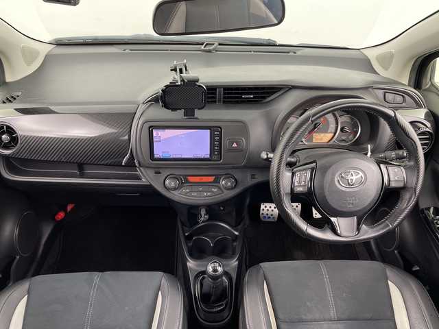 トヨタ ヴィッツ GRスポーツ 愛知県 2018(平30)年 4.1万km ブラックマイカ 5速MT/純正7インチナビ/（CD/AM/FM/ワンセグTV/Bluetooth）/バックカメラ/トヨタセーフティセンス/・プリクラッシュセーフティ/・レーンディパーチャーアラート/・オートマチックハイビーム/前後ドライブレコーダー/ETC/ハーフレザーシート/純正16インチアルミホイール/スマートキー/スペアキー1本/プッシュスタート/LEDヘッドライト/フロントフォグランプ/オートライト/フロアマット/横滑り防止装置/電動格納ミラー