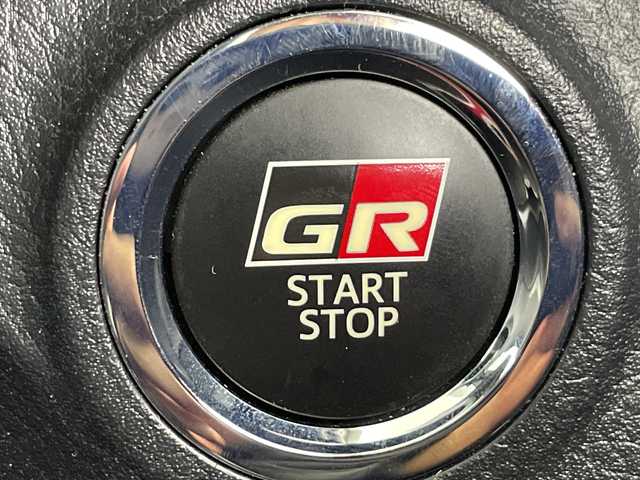 トヨタ ヴィッツ GRスポーツ 愛知県 2018(平30)年 4.1万km ブラックマイカ 5速MT/純正7インチナビ/（CD/AM/FM/ワンセグTV/Bluetooth）/バックカメラ/トヨタセーフティセンス/・プリクラッシュセーフティ/・レーンディパーチャーアラート/・オートマチックハイビーム/前後ドライブレコーダー/ETC/ハーフレザーシート/純正16インチアルミホイール/スマートキー/スペアキー1本/プッシュスタート/LEDヘッドライト/フロントフォグランプ/オートライト/フロアマット/横滑り防止装置/電動格納ミラー