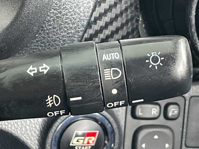 トヨタ ヴィッツ GRスポーツ 愛知県 2018(平30)年 4.1万km ブラックマイカ 5速MT/純正7インチナビ/（CD/AM/FM/ワンセグTV/Bluetooth）/バックカメラ/トヨタセーフティセンス/・プリクラッシュセーフティ/・レーンディパーチャーアラート/・オートマチックハイビーム/前後ドライブレコーダー/ETC/ハーフレザーシート/純正16インチアルミホイール/スマートキー/スペアキー1本/プッシュスタート/LEDヘッドライト/フロントフォグランプ/オートライト/フロアマット/横滑り防止装置/電動格納ミラー