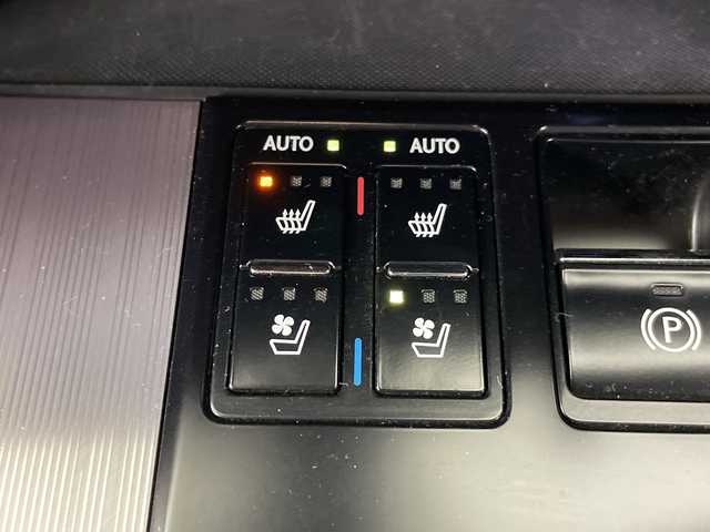 レクサス ＲＸ 450h Fスポーツ 愛知県 2019(令1)年 2.3万km グラファイトブラックガラスフレーク 禁煙車/ワンオーナー/純正12.3インチナビ/（CD/DVD/Bluetooth/フルセグTV/USB)/バックカメラ/サイドカメラ/ムーンルーフ/シーケンシャルウインカー/AC100V電源/レクサスセーフティシステム/・プリクラッシュセーフティ/・レーダークルーズコントロール/・レーントレーシングアシスト/・レーンディパーチャーアラート/・ロードサインアシスト/・アダプティブハイビーム/・オートマチックハイビーム/・パーキングサポートブレーキ/ブラインドスポットモニター/ヘッドアップディスプレイ/ETC2.0/前後ドライブレコーダー/レザーシート/シートヒーター/シートベンチレーション/パワーシート/メモリシート/革巻きステアリング/ステアリングヒーター/パワーバックドア/純正20インチアルミホイール/スマートキー/スペアキー1本/3眼式LEDヘッドライト/フロントフォグランプ/オートライト/フロアマット