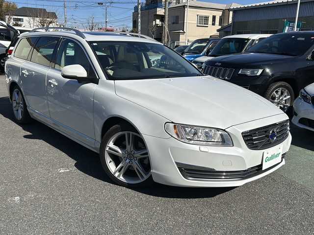 ボルボ Ｖ７０ T－5 クラシック 埼玉県 2016(平28)年 4.3万km クリスタルホワイトP 純正ナビ/・AM/FM/CD/BT/ETC/レザーシート/前席パワーシート/前席シートヒーター/前席エアシート/サンルーフ/パワーバックドア/クリアランスソナー/レーンアシスト/ルーフレール/パドルシフト/HIDヘッドライト/ウインカーミラー/前ドライブレコーダー/プッシュスタート/スマートキー/保証書