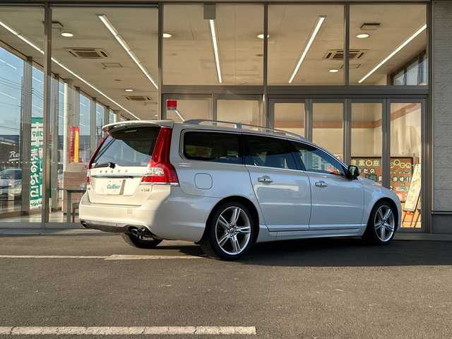 ボルボ Ｖ７０ T－5 クラシック 埼玉県 2016(平28)年 4.3万km クリスタルホワイトP 純正ナビ/・AM/FM/CD/BT/ETC/レザーシート/前席パワーシート/前席シートヒーター/前席エアシート/サンルーフ/パワーバックドア/クリアランスソナー/レーンアシスト/ルーフレール/パドルシフト/HIDヘッドライト/ウインカーミラー/前ドライブレコーダー/プッシュスタート/スマートキー/保証書