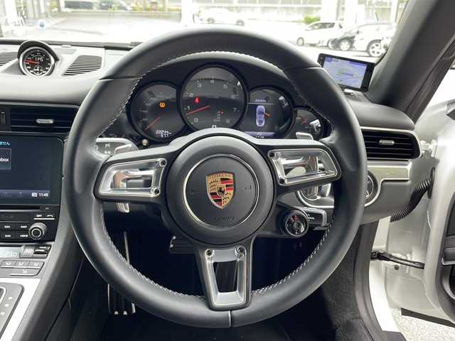 ポルシェ ９１１ カレラ 京都府 2019(平31)年 2.3万km 白 純正ナビ/スポーツクロノパッケージ/シートヒーター/パワーシート/オートライト/LEDヘッドライト/オートエアコン/横滑り防止措置/コーナーセンサー/バックカメラ/パドルシフト/アイドリングストップ/ETC2.0/純正フロアマット/ドライブレコーダー/電動パーキングブレーキ/純正19インチAW