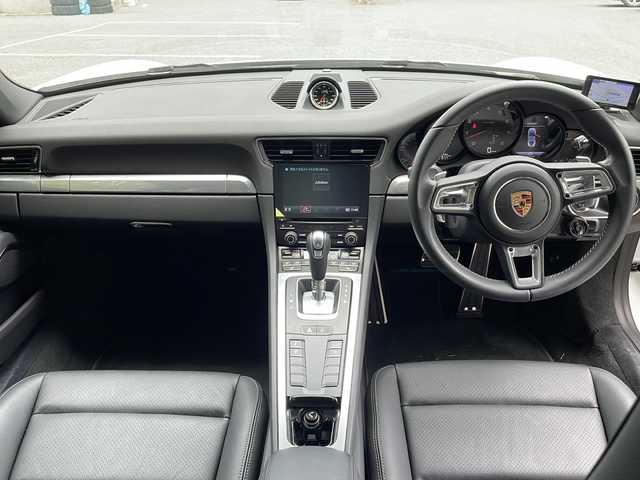 ポルシェ ９１１ カレラ 京都府 2019(平31)年 2.3万km 白 純正ナビ/スポーツクロノパッケージ/シートヒーター/パワーシート/オートライト/LEDヘッドライト/オートエアコン/横滑り防止措置/コーナーセンサー/バックカメラ/パドルシフト/アイドリングストップ/ETC2.0/純正フロアマット/ドライブレコーダー/電動パーキングブレーキ/純正19インチAW